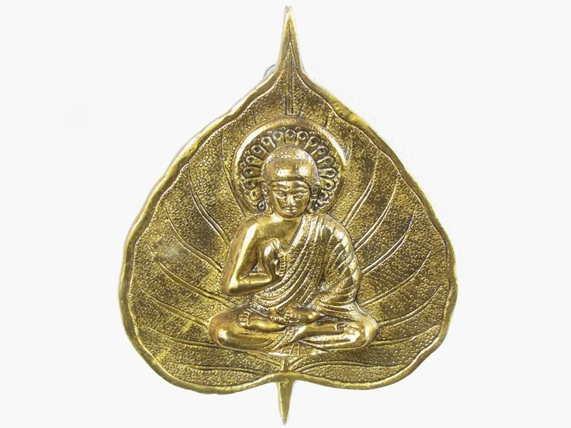 Buddha z kovu v listu 20 cm z Indie