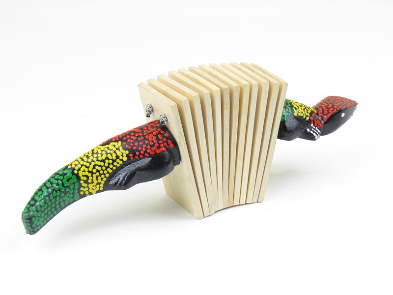 Hrkací hudební nástroj gegon z Indonésie