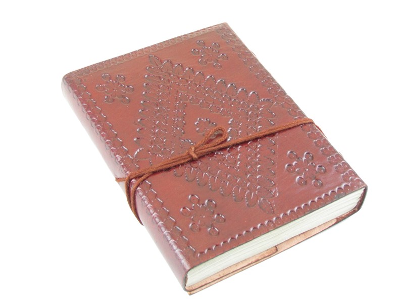 Zápisník z kůže a papíru se sluncem a měsícem