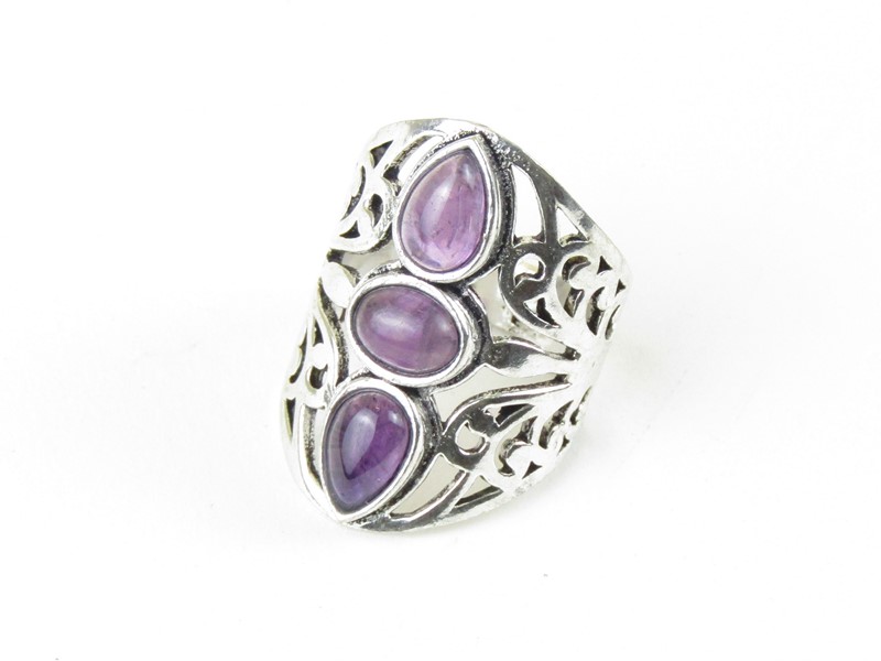 Prsten se třemi ametysty z Indie