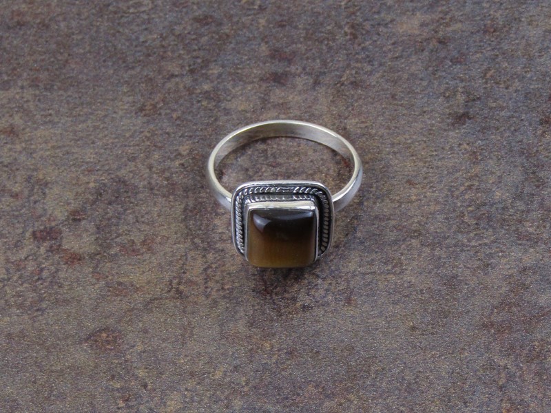 Stříbrný prsten s tygřím okem 59