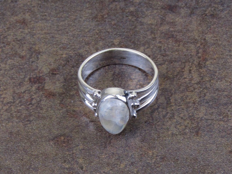 Prsten stříbrný s měsíčním kamenem kapka 56