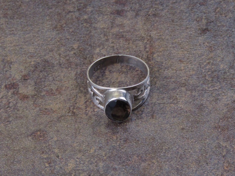 Prsten stříbrný se záhnědou 53