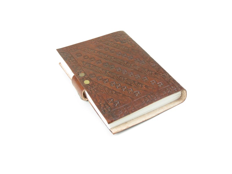 Zápisník z kůže a papíru zdobený stromem 