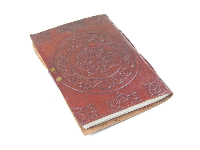 Zápisník zdobený z kůže a papíru s Buddhou