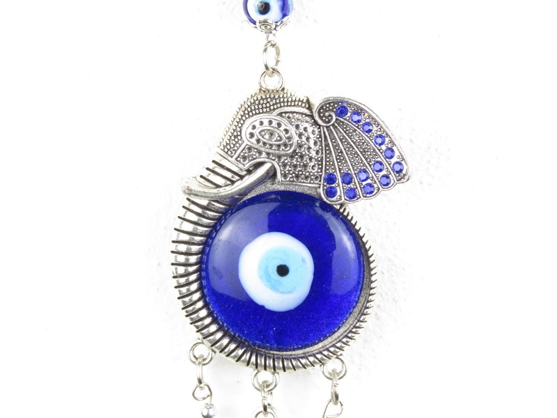 Slon s amuletem nazar a zvonky na stěnu