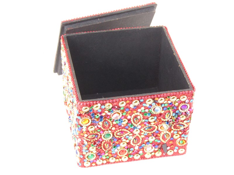 Dřevěná krabička červená zdobená