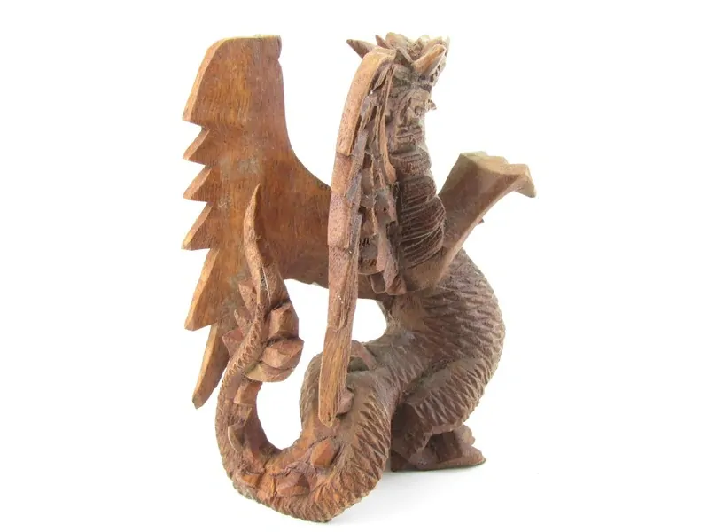 Dřevěný drak vyřezávaný s  křídly 18 cm