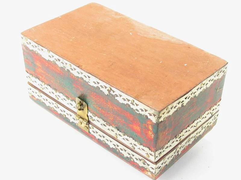 Indická truhlička ze dřeva červená