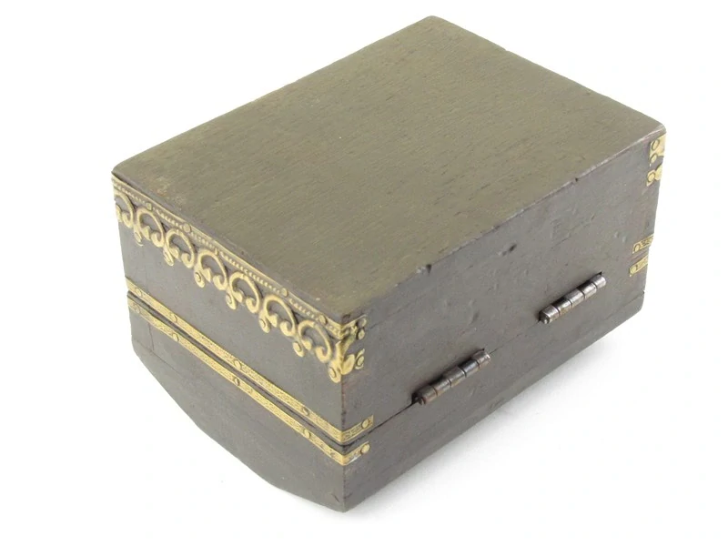 Indická truhlička ze dřeva s kováním