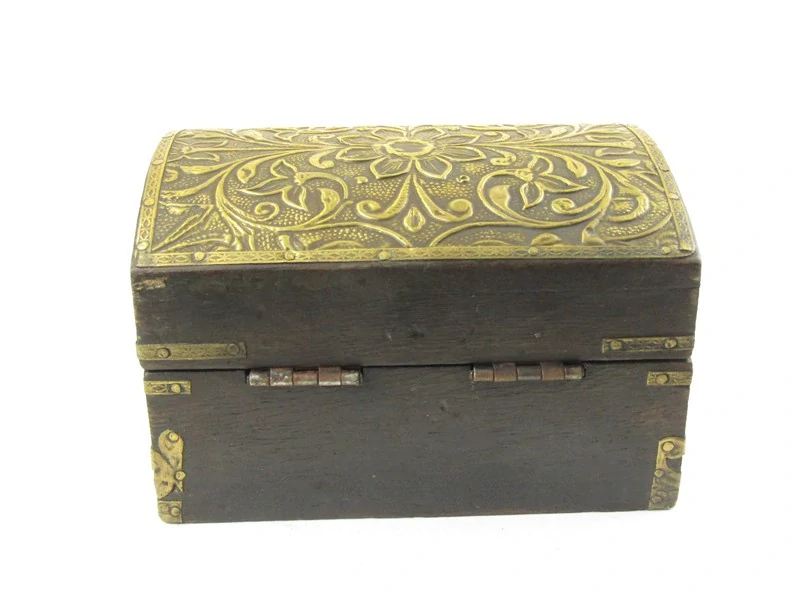 Truhlička z Indie ze dřeva 