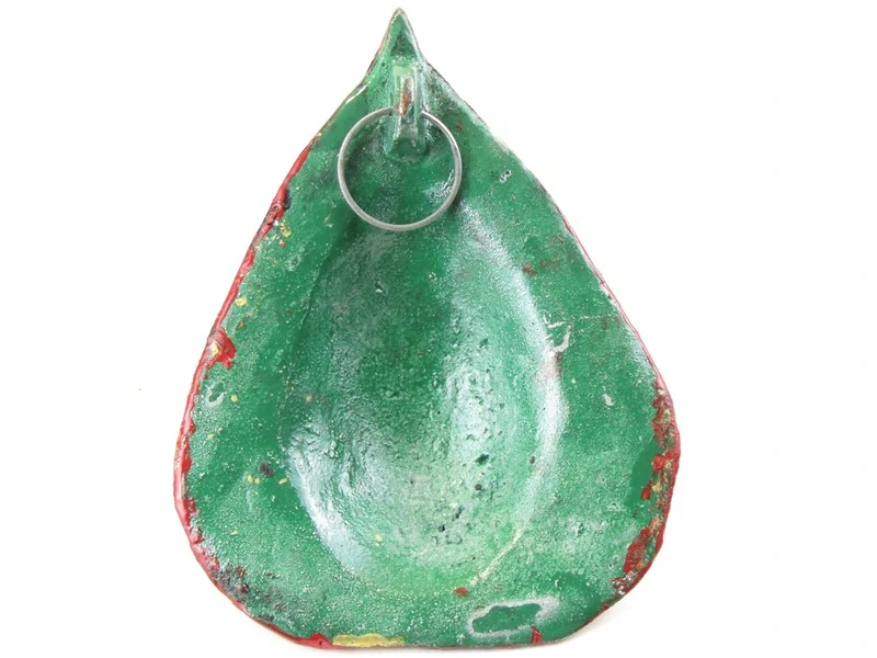 Buddha z kovu v listu 10 cm zelený