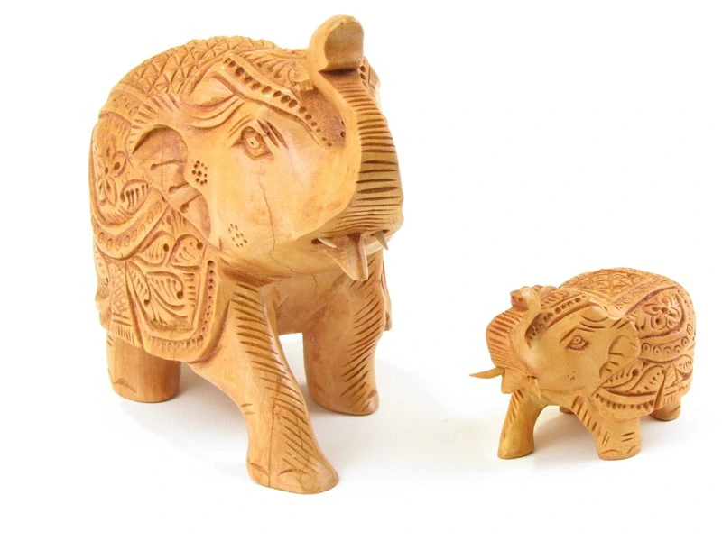 Dva dřevění sloni z Indie