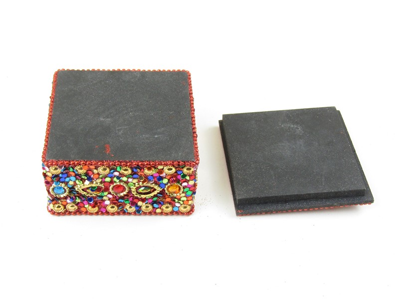 Dřevěná zdobená krabička červená