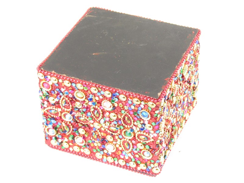 Dřevěná krabička červená zdobená