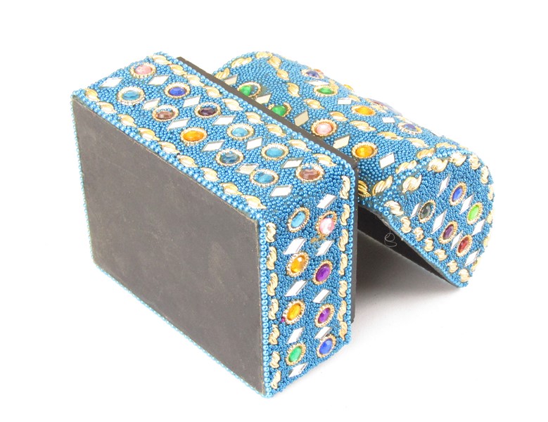 Dřevěná indická truhlička zdobená modrá