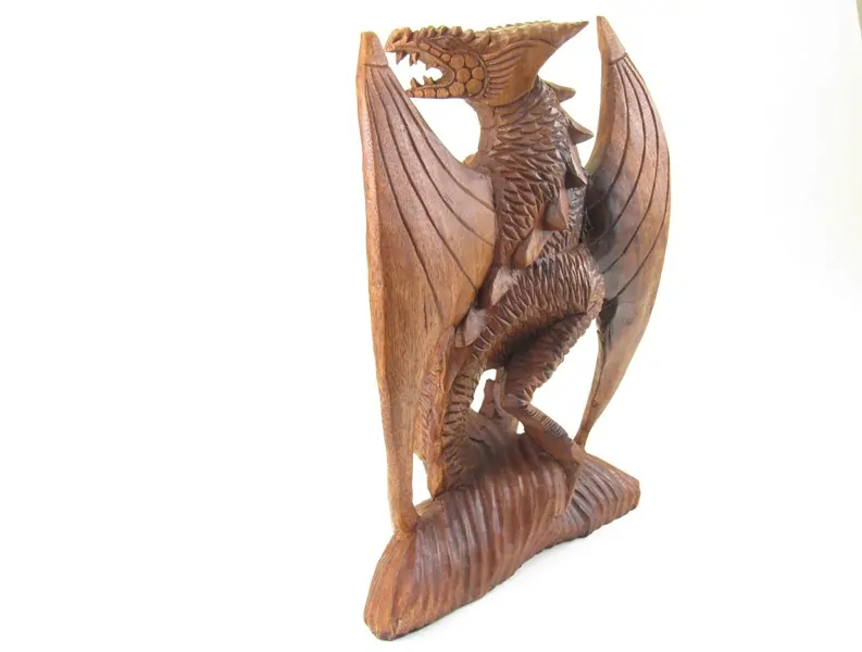 Dřevěný drak saurus 33 cm 