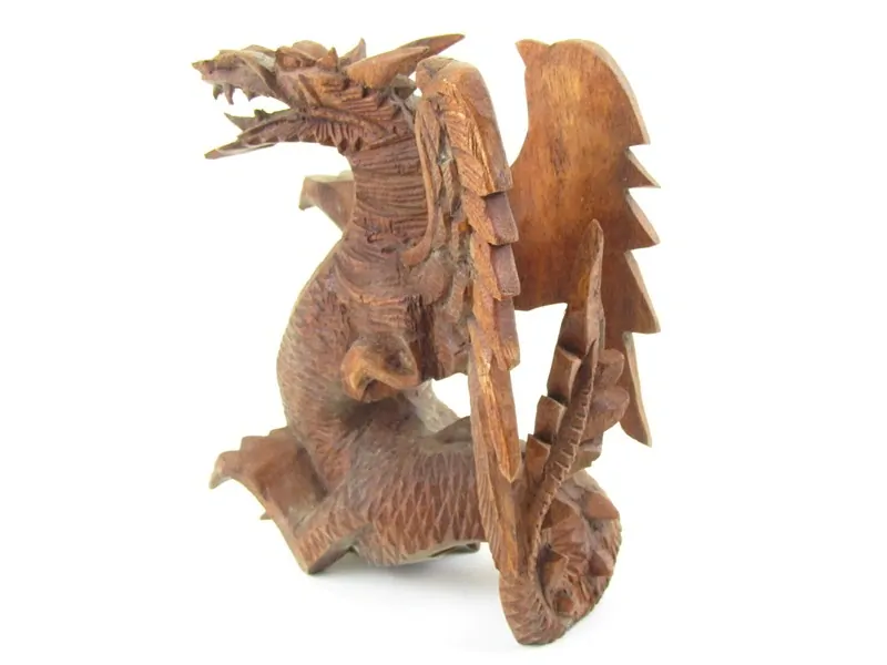 Dřevěný drak vyřezávaný s  křídly 18 cm