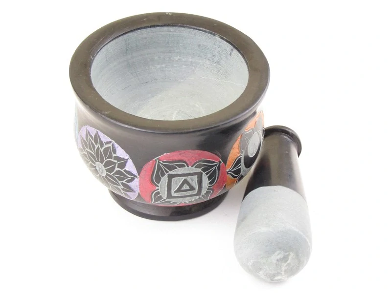 Hmoždíř z kamene mastku zdobený