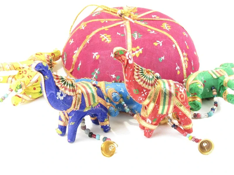 Látkový kolotoč s pěti slony