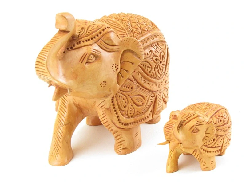 Dva dřevění sloni z Indie