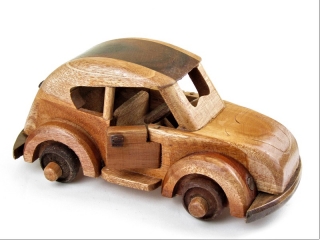 Dřevěný model auta z Indonésie 19 cm