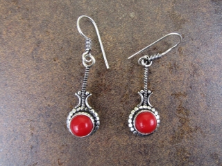 Visací náušnice s červeným kamenem