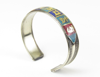 Náramek vykládaný mantrou z Nepálu