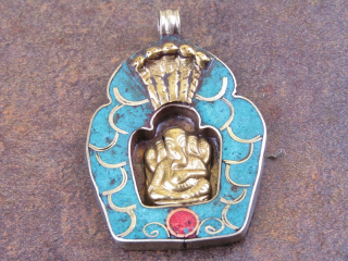 Tibetský přívěšek s Ganéšou v oltáři