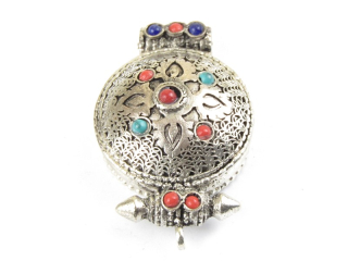 Nepálský škapulíř tepaný se zdobením