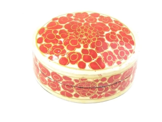 Červená krabička z Indie z Kašmíru s květy