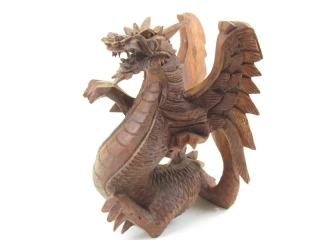 Dřevěný drak vyřezávaný s  křídly 18 cm