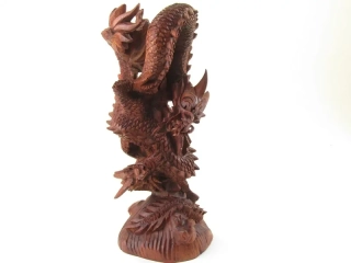Dva dřevění draci na kmenu 37 cm
