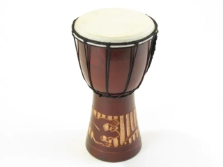 Dřevěný vyřezávaný buben hnědý 25 cm
