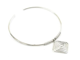 Náhrdelník z Indie se čtvercovou spirálou