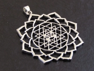 Přívěšek lotosový květ s kálačakrou