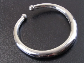 Náramek na paži hladký z Indie